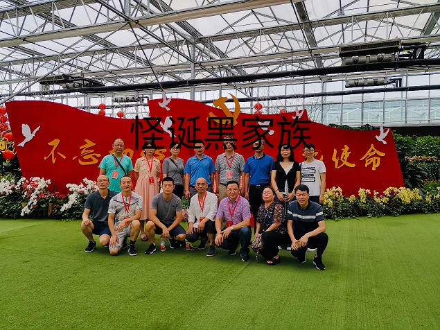 参观代村社会主义新农村建设
