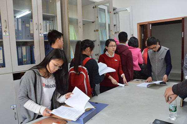 //zsxy.lileyule.com/upfiles/2015-4/201547231814993.jpg?title=哥布林的老巢第03集